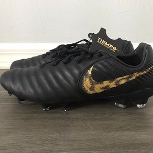 New men’s size 6.5 Nike Tiempo Legend 7 BQ7194-077 Soccer Cleats